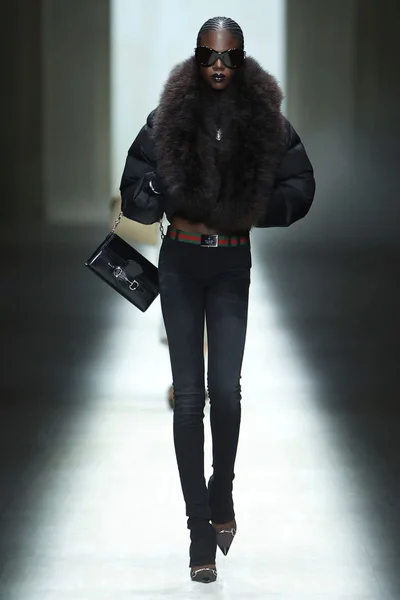 Look 32